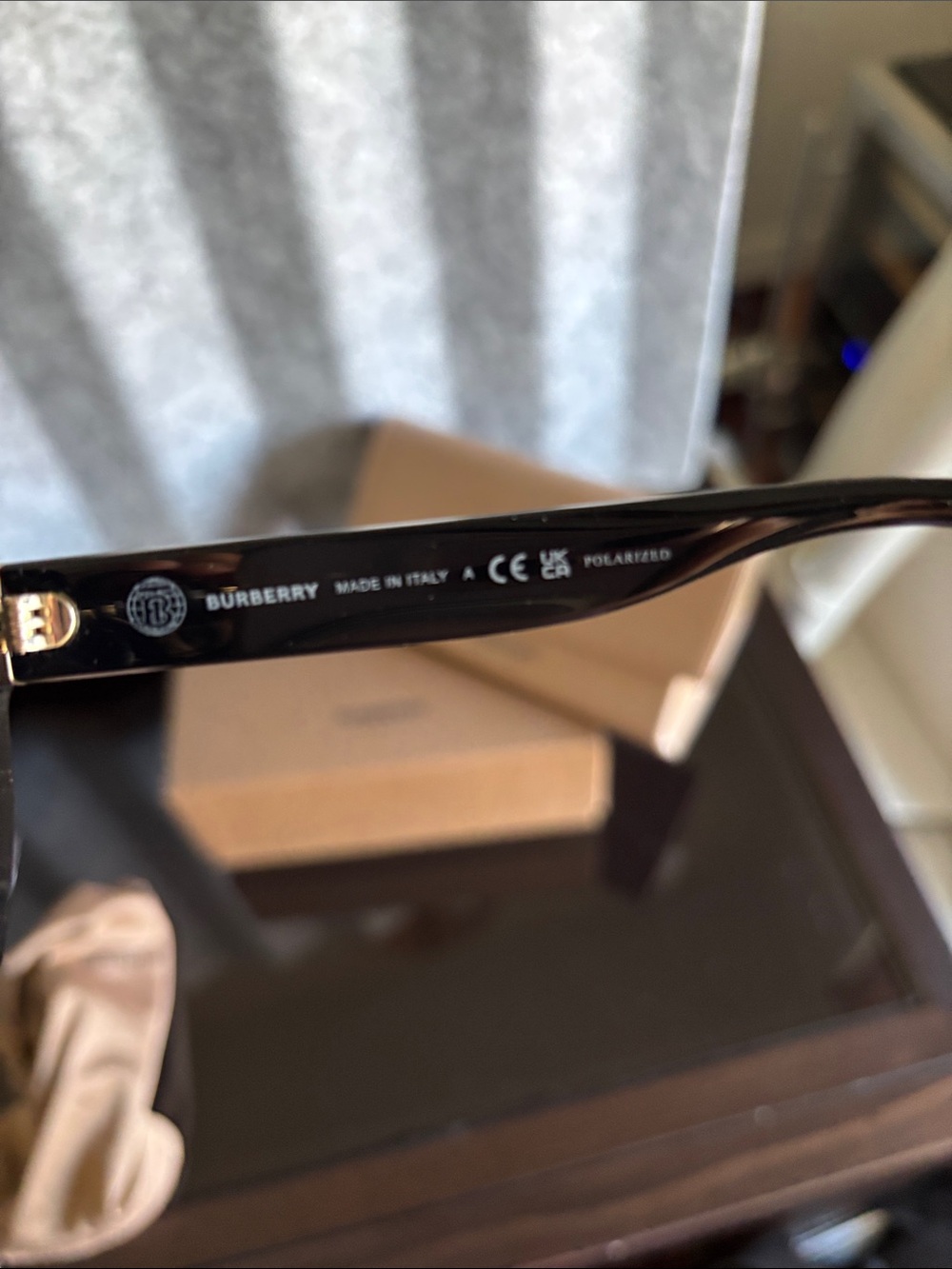 Black Oversized Women's Sunglasses - Picture 6 of 7